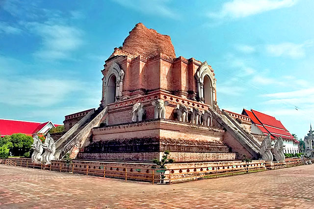 Wat Chedi Luang - 10 Places to Discover the Essence of Chiang Mai